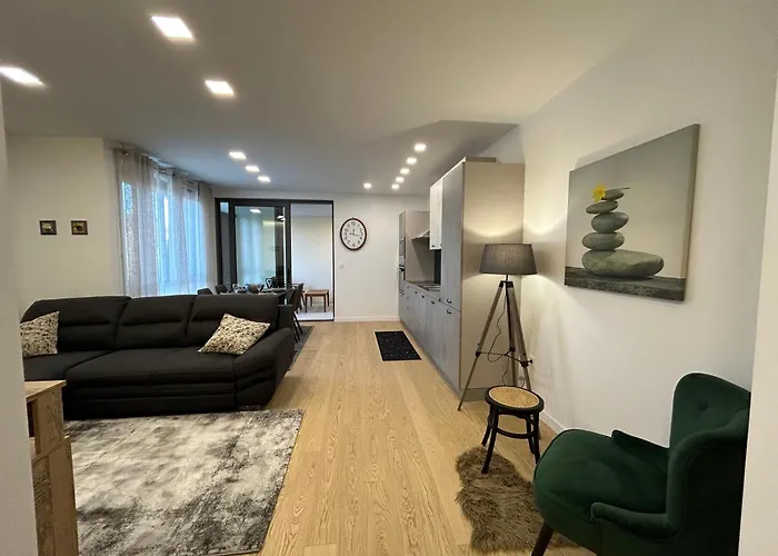 Star Apartment *